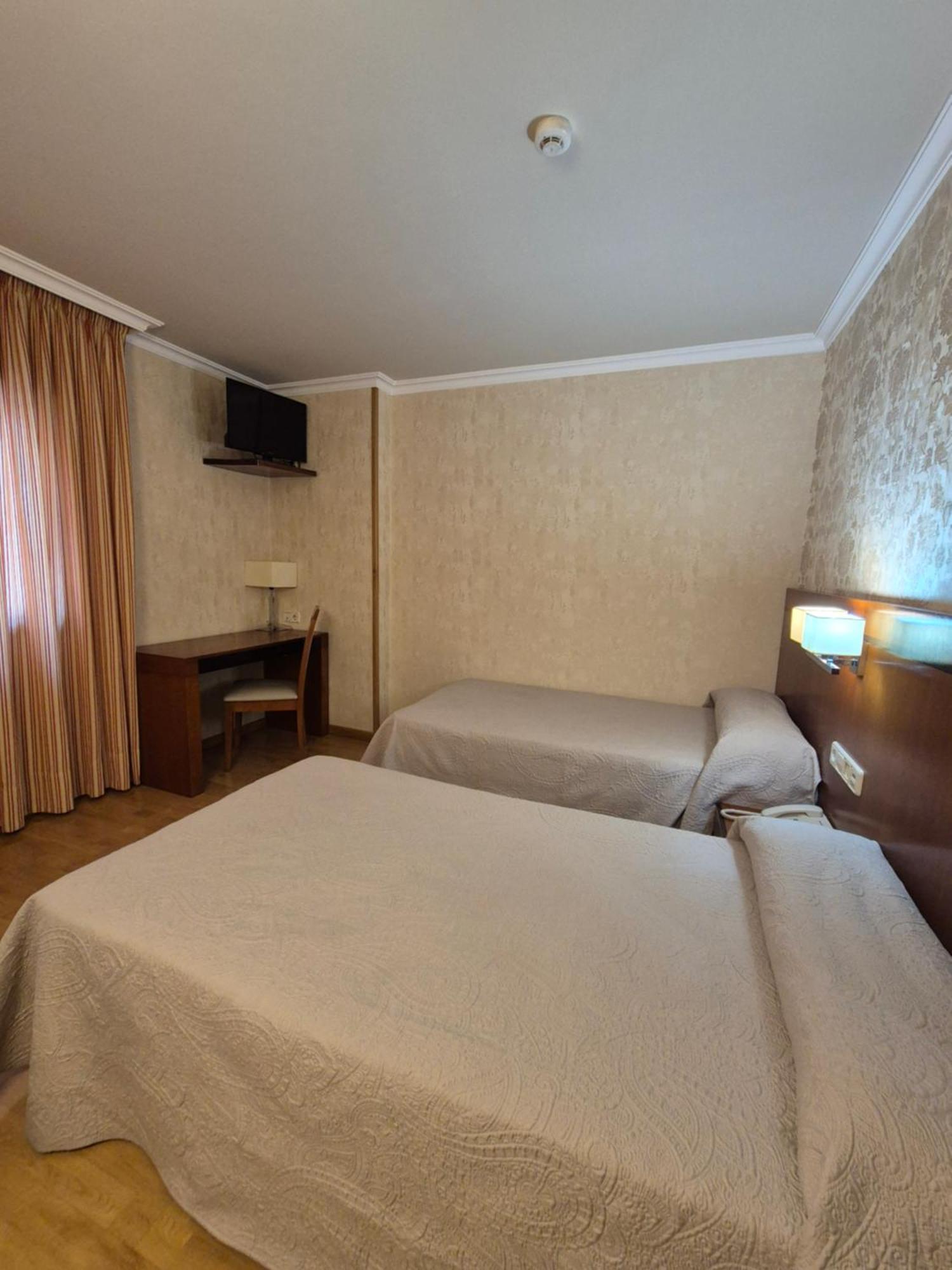 Hotel Hhb Pontevedra Confort Екстериор снимка
