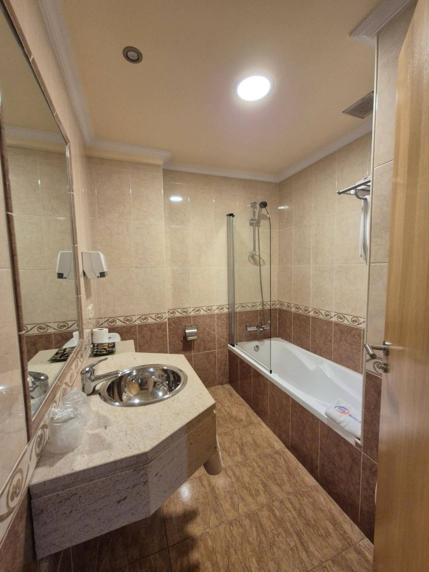 Hotel Hhb Pontevedra Confort Екстериор снимка