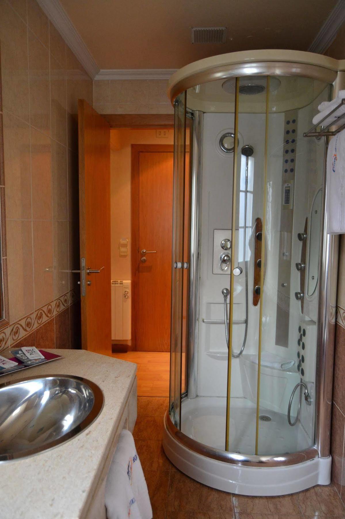 Hotel Hhb Pontevedra Confort Екстериор снимка