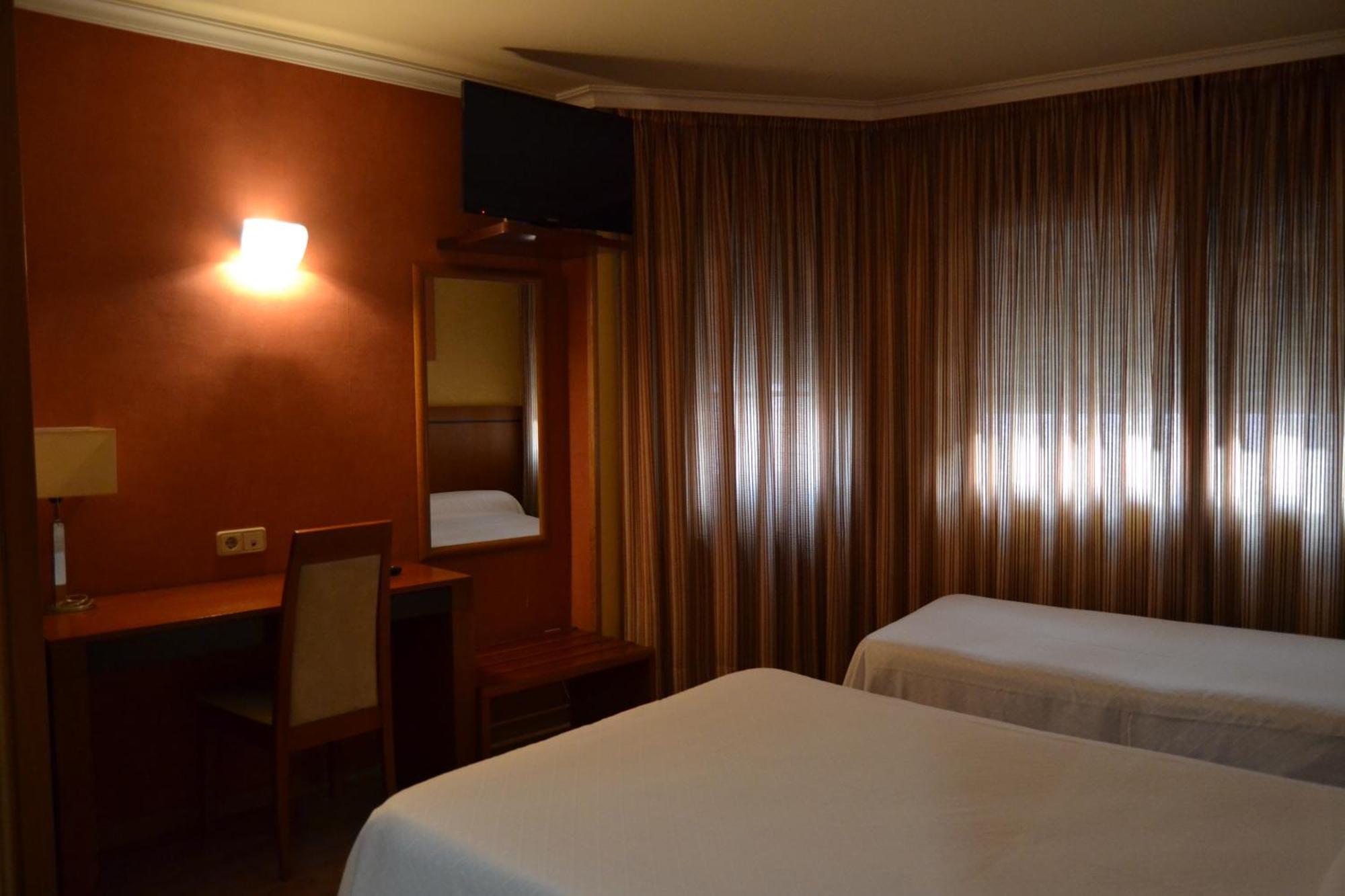 Hotel Hhb Pontevedra Confort Екстериор снимка